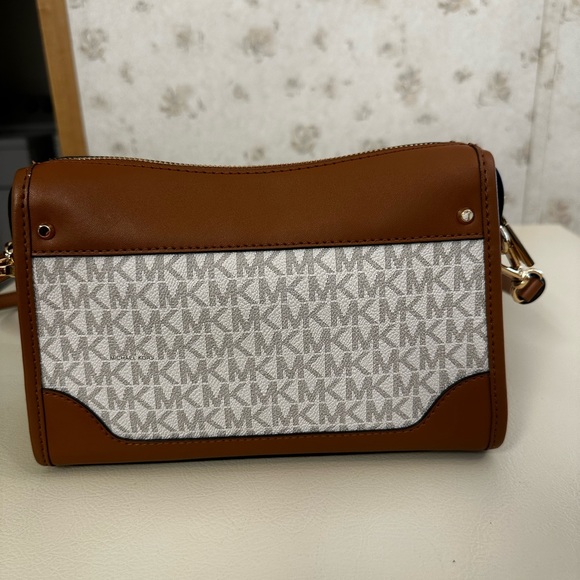 Michael Kors Harrison Logo Crossbody Bag-Vanilla - Picture 2 of 5